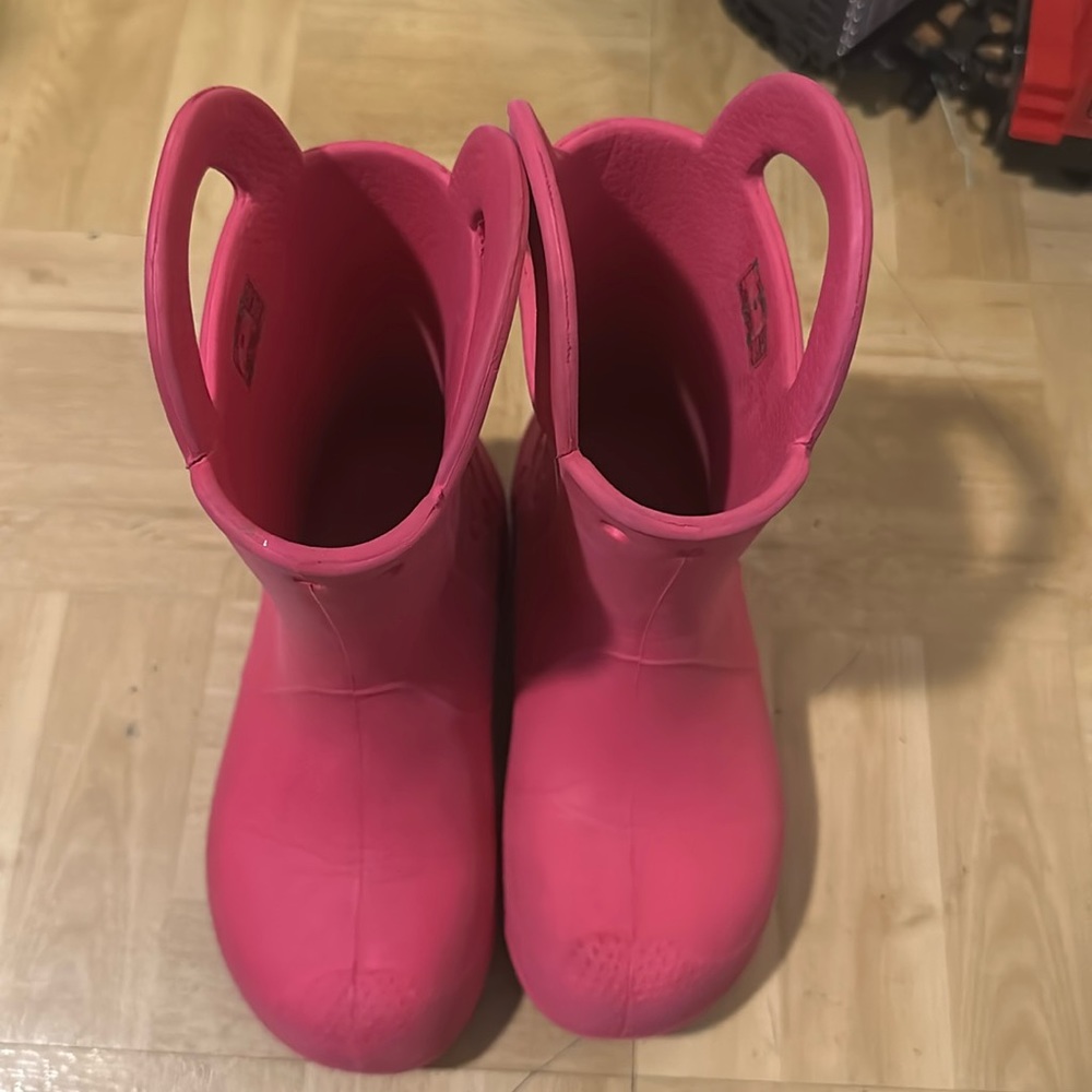CROC pink rain boots c13